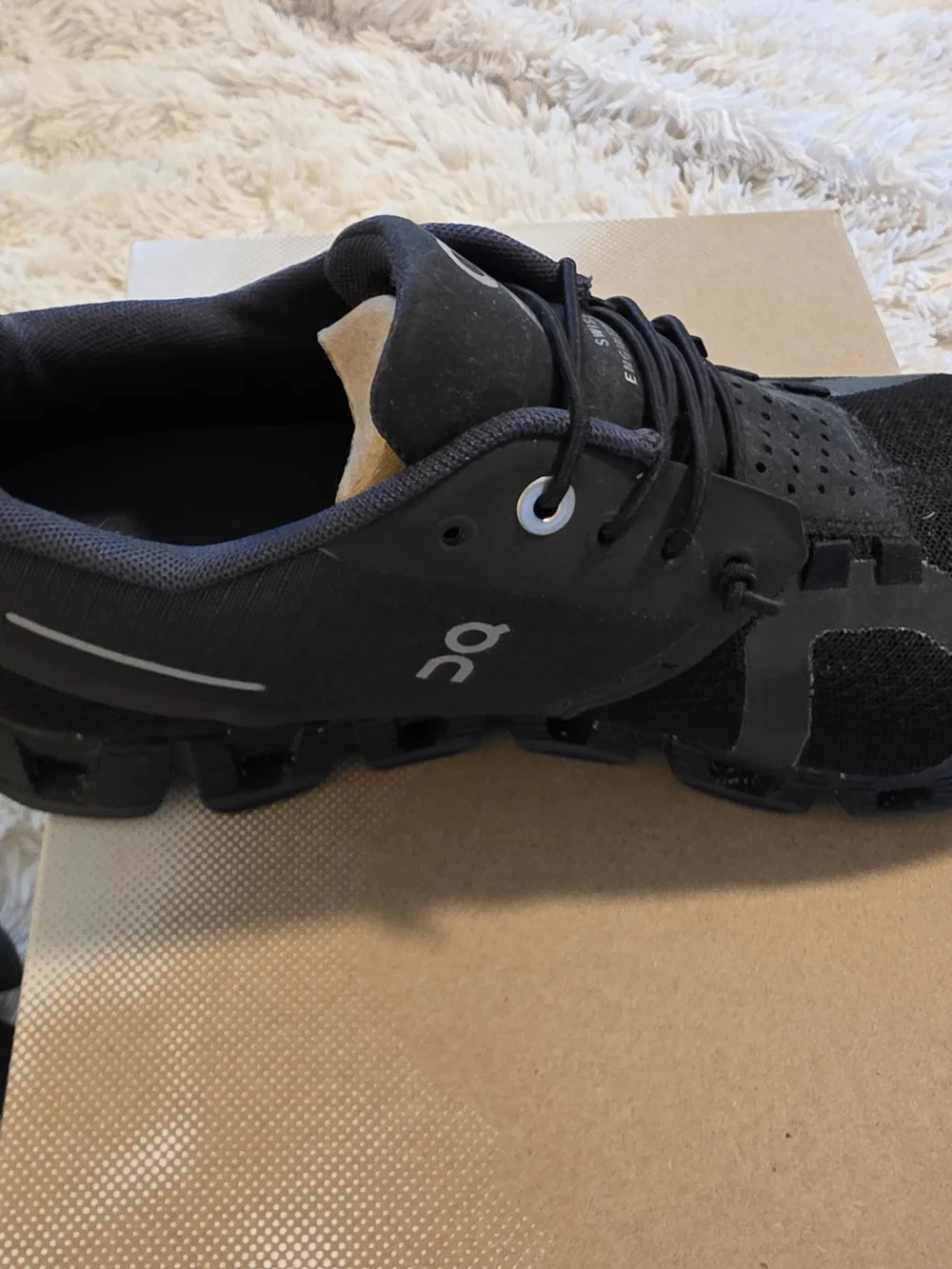 On Running Womens Cloud Waterproof Shoes - Black - Size 7.5 GUC - Picture 10 of 13